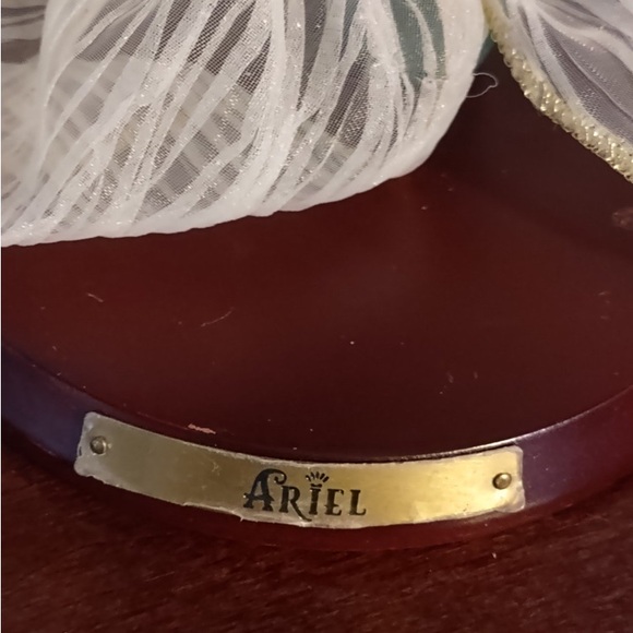 Disney Princess THE LITTLE MERMAID Special Edition Porcelain Keepsake Doll 2005 - Picture 5 of 6